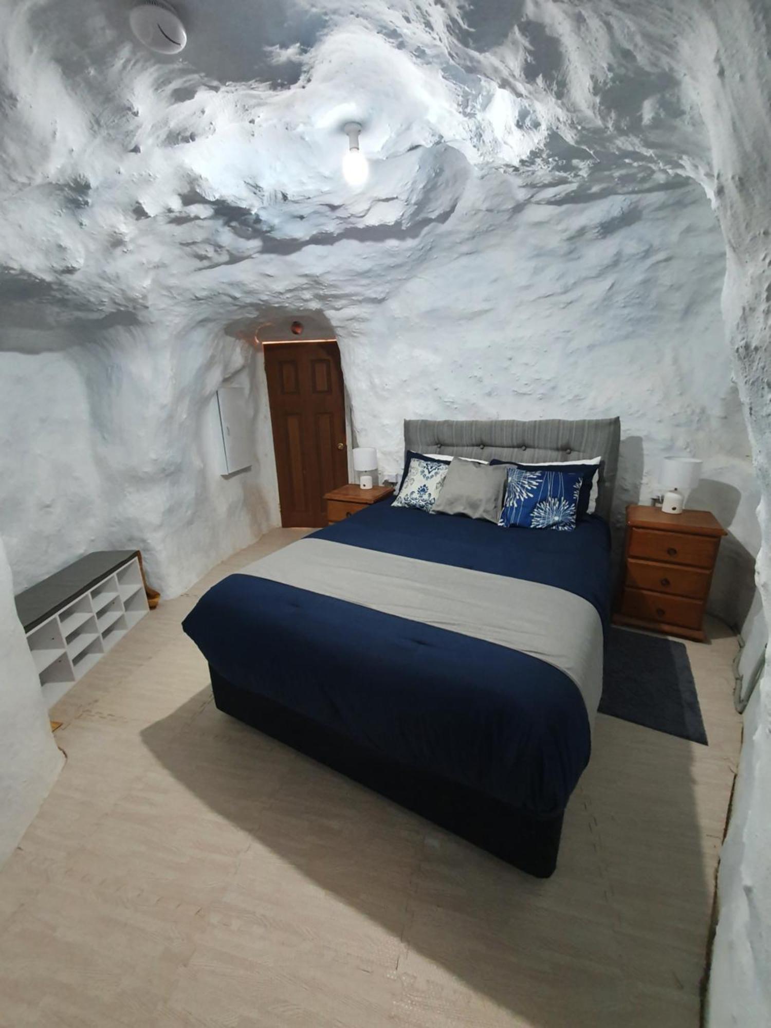 Fossickers Den Dugout Accommodation White Cliffs エクステリア 写真